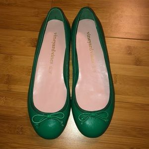 Vineyard Vines green flats
